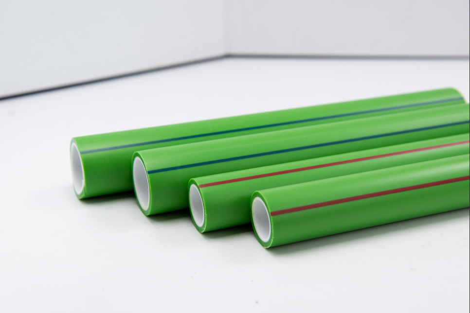 联塑家装PP-R冷热水给水管材优异耐温抗冲击，适配家庭冷热供水系统